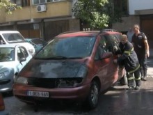 Паркиран автомобил се запали в Пловдив