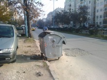 След ваши сигнали: Правят джобове за кофите за боклук в "Южен"