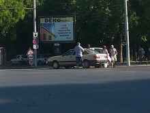 Катастрофа затрудни движението на оживено кръстовище в Пловдив
