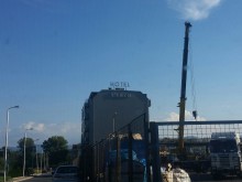 Премахнаха антената на мобилен оператор до езиковите гимназии