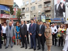 Пловдивчани поднесоха цветя пред паметника на Захари Стоянов и майор Райчо Николов