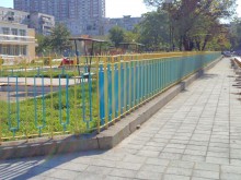 Общностният център в "Източен" с обновени тротоари