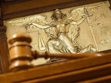 Започна бързо производство срещу двама мъже за отглеждане на марихуана