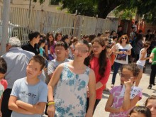 Родители наемат бодигардове на децата си за училище