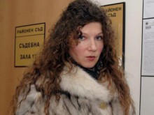 Вещо лице ще провери девствена ли е пловдивската поетеса