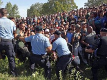 Сириец в Истанбул: На българската граница ни биха, взеха ни парите и ни върнаха обратно