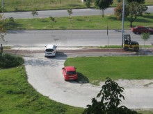 Чисто нова велоалея подложена на брутален терор от автомобилни гуми заради автомивка!