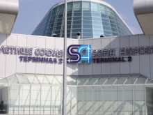 Самолет кацна принудително в София, бременна получила контракции