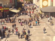 Мъж се облекчи в кофа за боклук в Суперцентъра на Пловдив