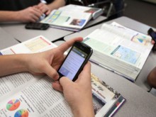 Без мобилни телефони в учебните часове
