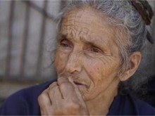 Събират 3000 лв. за баба Божия – глобата й за канабиса