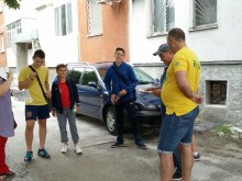 Близо 30 години жители на район "Западен" чакат улицата пред блока им да бъде асфалтирана