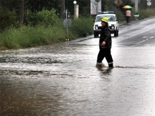 Пуснаха движението през Поповица, Белозем и Болярино - под вода
