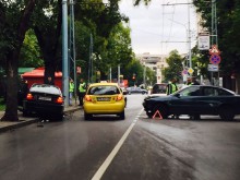 Тежка катастрофа затвори ул."Македония" тази сутрин, има пострадало дете