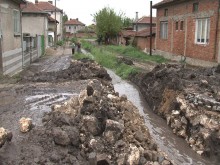 В Белозем продължават да се борят с водния ад