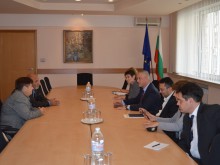 Министър Лукарски се срещна с представители на синдикатите в "Автоелектроника"