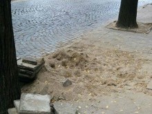 ВиК възстановява тротоар след авария