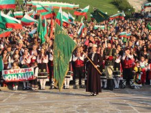 3000 души пяха "Песен за Райна Княгиня" в отговор на провокацията на ДПС