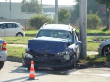 Тежка катастрофа на кръгово в "Тракия" заради отнето предимство, двама в болница