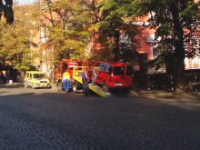 Катастрофа затрудни движението на кръстовището на "Руски" и "Гладстон"