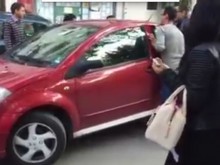 Ето как помагат на закъсали момичета във Варна!
