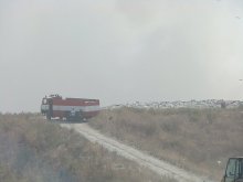 Продължава гасенето на пожара в сметището