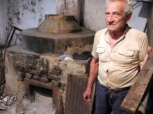 Съд отмени глоба от 16 000 лв. на дядо, връщат му 1,7 тона ракия