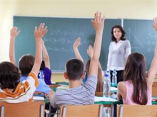 Първолаците и петокласниците ще учат по изцяло нови учебници и програми