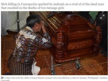 Кмет бе линчуван и изгорен жив от освирепяла тълпа