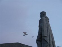 Водят шефове от НАТО на Альоша