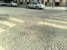 Странна "размината" пешеходна пътека се появи в центъра на Пловдив