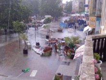 Бурята смаза четири автомобила в Пловдив
