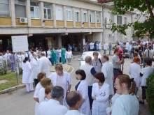 Лекари могат да бъдат глобени за това, че са спасили човешки живот