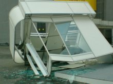Снощната буря изпотроши и павилиони на панаира