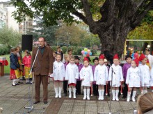 Открита е поредната детска площадка в Карлово 