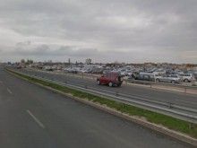 Данъчните обясниха защо влязоха в най-голямата автоборса край Пловдив