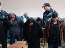 Мъжът на обвинена за наркотрафик разбра в съда, че е рогоносец!
