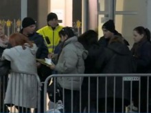 Противоречива информация за хаоса в зала "Арена Армеец" с починали хора