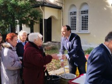 Раздаваха курбан за здраве в "Северен" на Димитровден