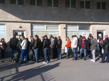 Пред КАТ Пловдив днес: Сървърът гръмна, вие решете дали да чакате!