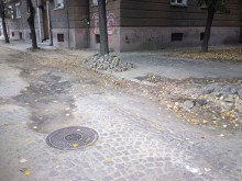 Читател: След ремонти по бул. "Христо Ботев" не е положена пътната настилка