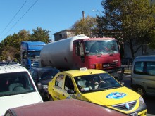 Адска тапа в района на Аграрния, мислете обходни маршрути!