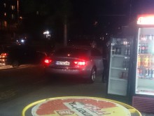 Жена почти влезе с колата си в пловдивски магазин, болял я коремът
