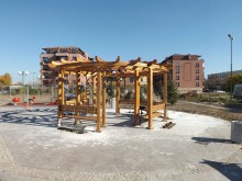 Напредва изграждането на новия парк на улица "Богомил"