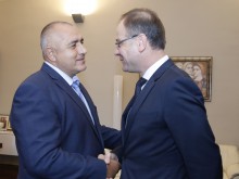 Премиерът обсъди приоритетите на правителството в образованието с еврокомисар