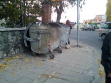 Кофи за смет на Сточна гара пречат на пешеходците