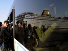 Двама от терористите в Париж са влезли в Европа през Гърция