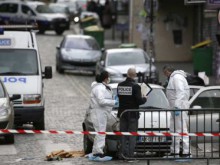Откриха "Калашници" в изоставена кола в Париж, терористи успели да се измъкнат