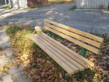 Ремонтират пейките в район "Северен"