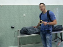 Пловдивски студент се снима до труп, докато похапва геврек!